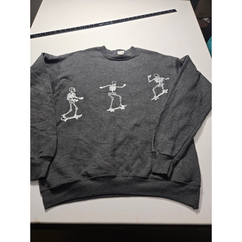 Hanes Sweatshirt Mens Medium Gray Excellent Skateboard Skeleton Graphic Crewneck